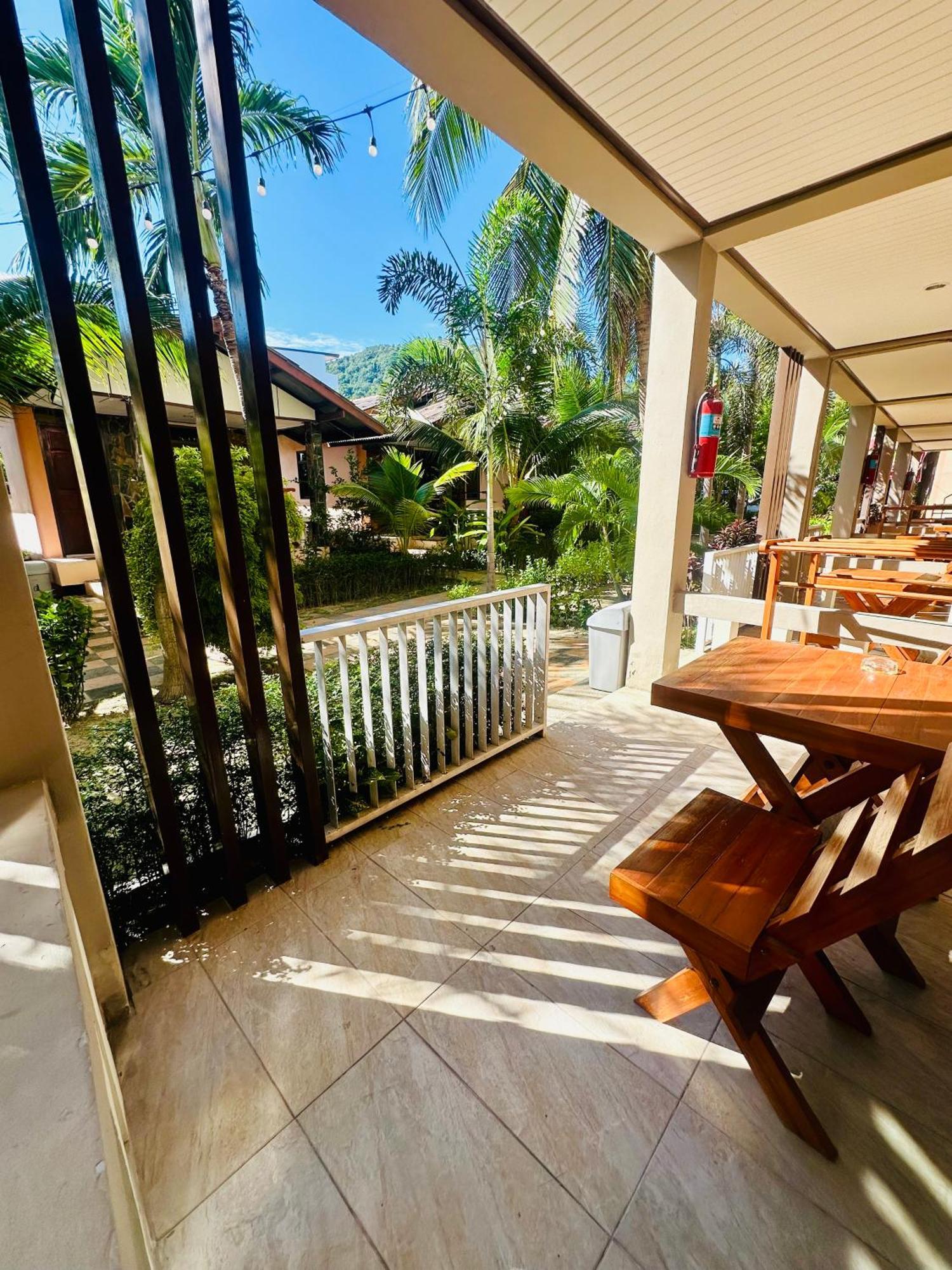 Family House Resort, Haad Rin Bagian luar foto